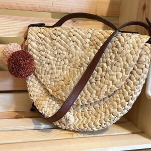 🤎 Fossil Crossbody Woven Straw Half Moon Handbag 🤎